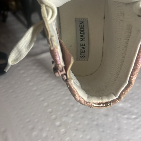 Steve Madden Girls Pink shine top high sneakers size 3 - Picture 9 of 9